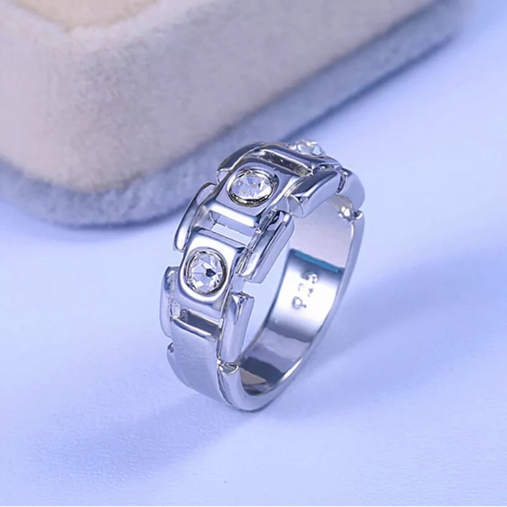 925 Silver Ring Round Cut White Sapphire Ring - Picture 2 of 4